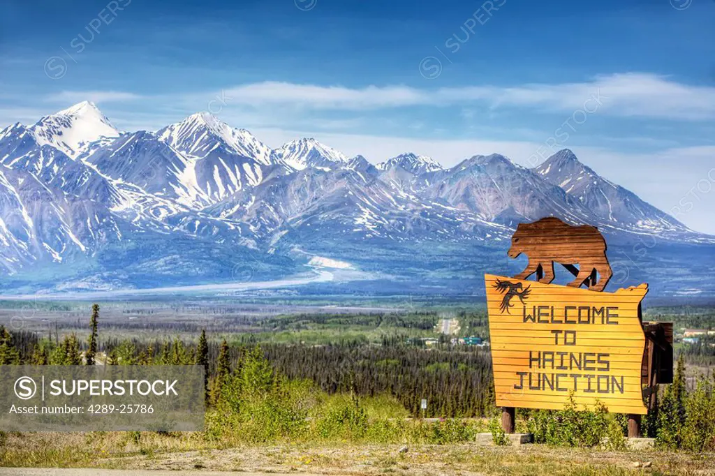 Scenic view of Haines Junction from the Alaska Highway,/nFall, Yukon Territory, Canada