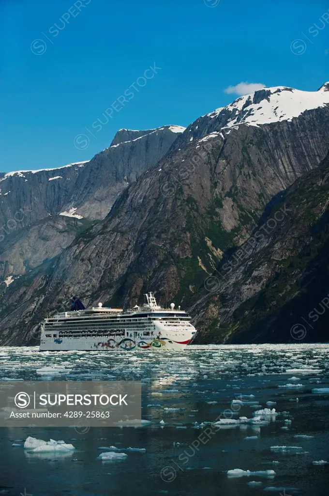 Norwegian Cruise Line´s *Star* near Dawes Glacier in Endicott Arm, Tracy Arm_ Fords Terror Wilderness, Southeast Alaska/n