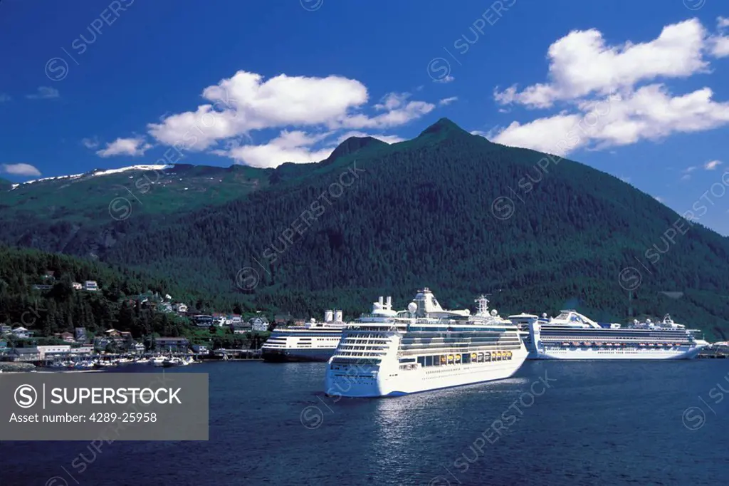 Multiple Cruiseships Docked & Entering Port @ Ketchikan SE AK Summer