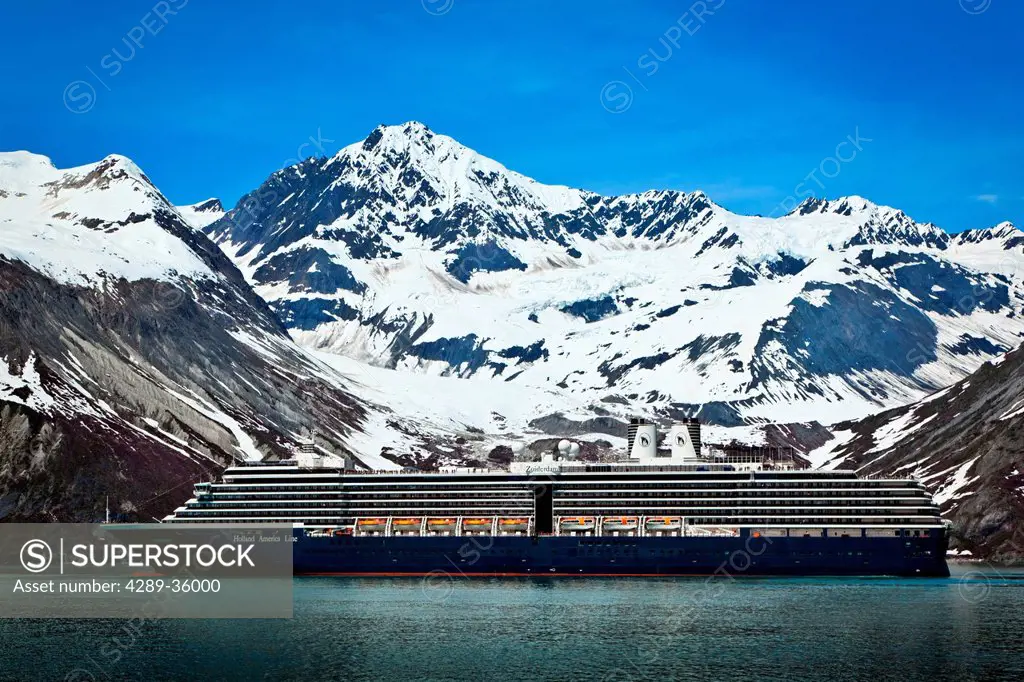 Holland America cruise ship Zuiderdam sailing to Johns Hopkins Glacier on the West Arm with the Fairweather Range in the background, Glacier Bay Natio...