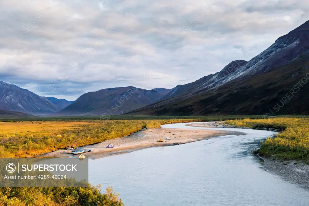 Rafters camping off Noatak River in the Brooks Range, Gates of the Arctic National Park, Northwestern Alaska, above the Arctic Circle, Arctic Alaska, ...
