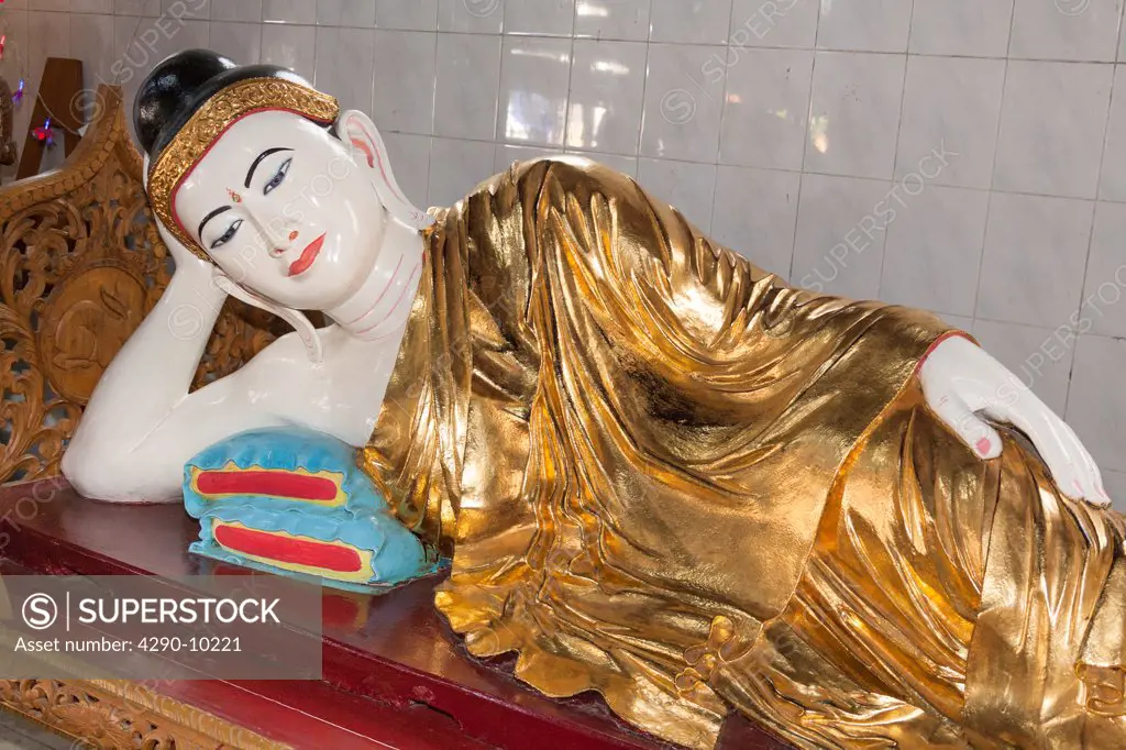 Small reclining Buddha in a prayer hall, Chaukhtatgyi Pagoda, Yangon (Rangoon), Myanmar, (Burma)