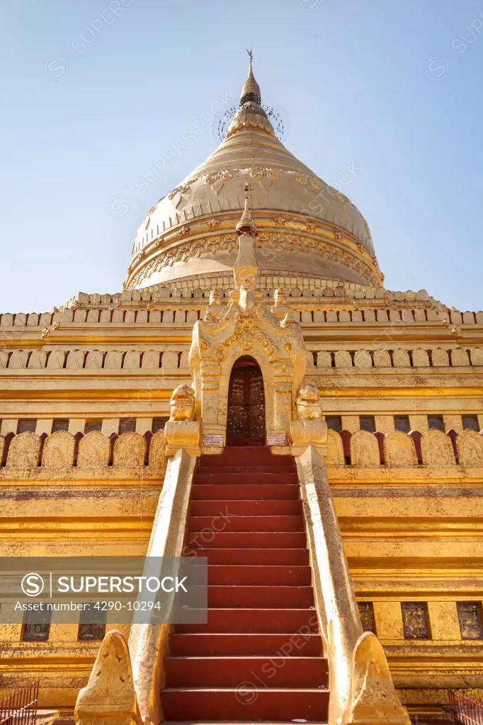 Shwezigon Pagoda, near Wetkyi-in and Nyaung U, Bagan, Myanmar, (Burma)