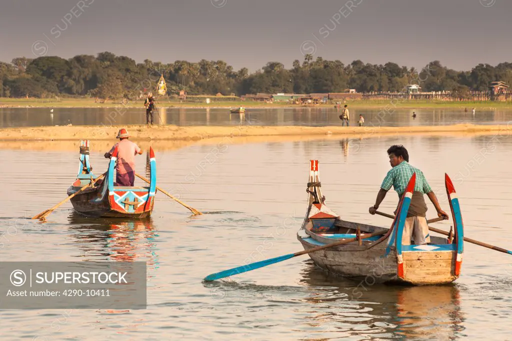 Fishermen rowing their boats on Taungthaman Lake, Amarapura, Mandalay, Myanmar, (Burma)