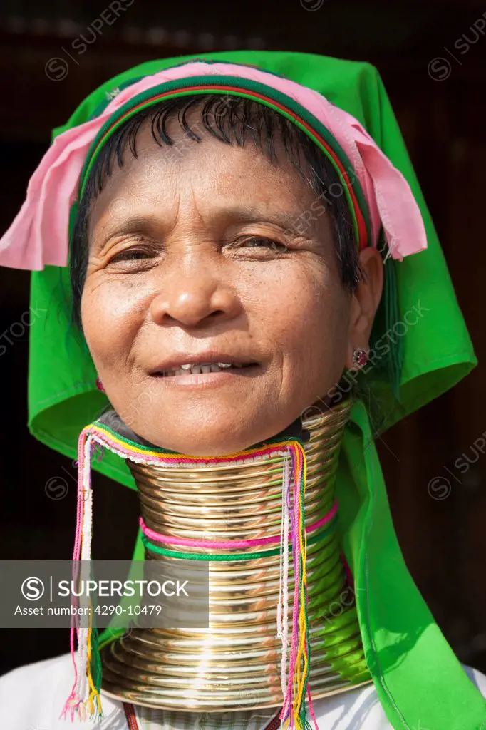Woman with long neck from the Padaung tribe, Ywama village, Inle Lake, Shan State, Myanmar, (Burma)