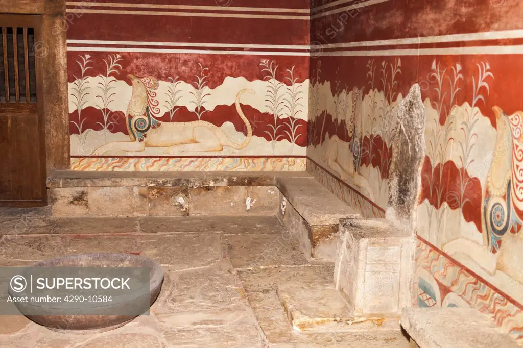 Wall frescoes of griffins and alabaster throne in the throne hall, Knossos Palace, Knossos, Crete, Greece