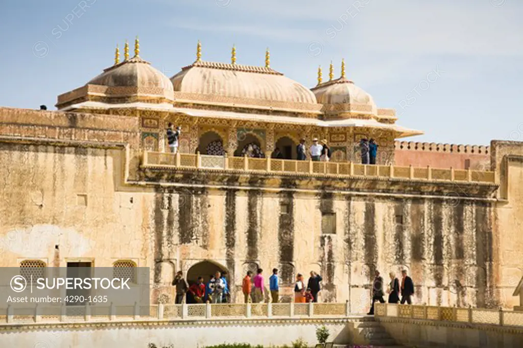 Tourists visiting the Amber Palace complex, also known as Amber Fort, Amber, near Jaipur, Rajasthan, India