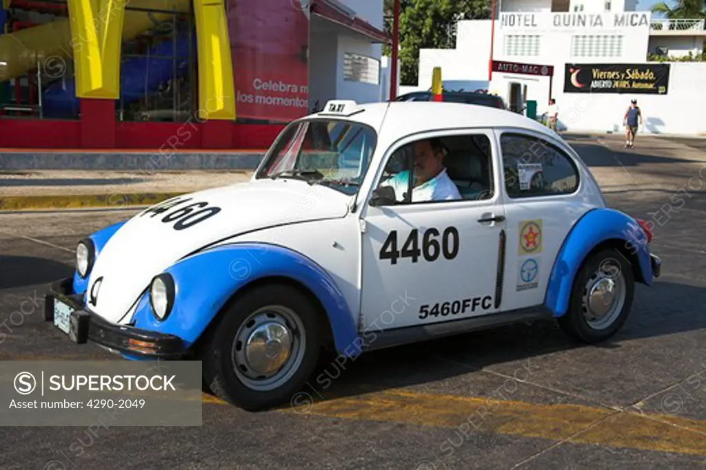 Taxi at roadside, Acapulco, Guerrero State, Mexico