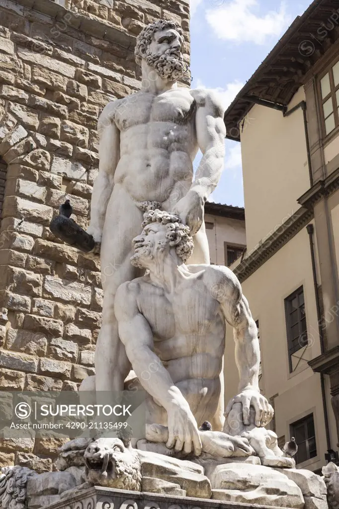 Hercules and Cacus statue by Baccio Bandinelli, Palazzo Vecchio, Piazza Della Signoria, Florence, Tuscany, Italy