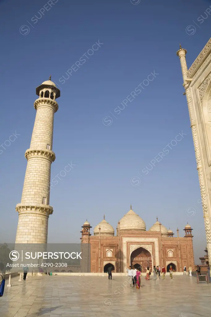 Minaret of the Taj Mahal and Mosque, Agra, Uttar Pradesh, India