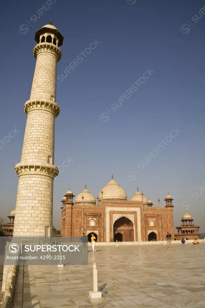 A minaret of the Taj Mahal and Taj Mahal Mosque, Agra, Uttar Pradesh, India
