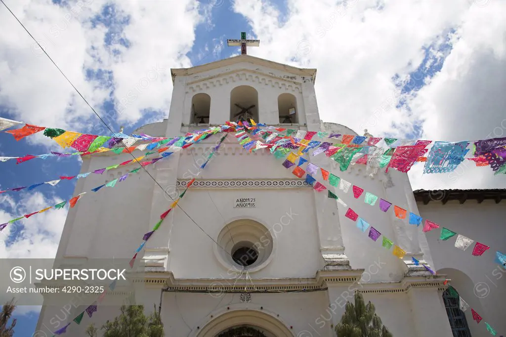 Iglesia de San Lorenzo, St Lawrence Church, San Lorenzo Zinacantan, near San Cristobal de las Casas, Chiapas, Mexico