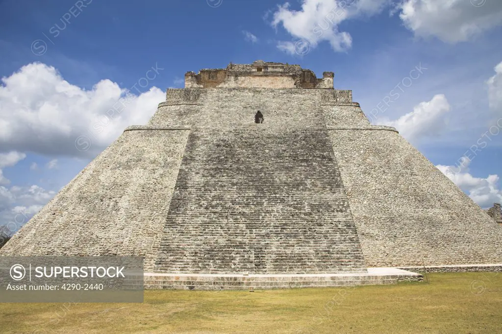 Piramide del Adivino, Pyramid of the Magician, Uxmal Archaeological Site, Uxmal, Yucatan State, Mexico