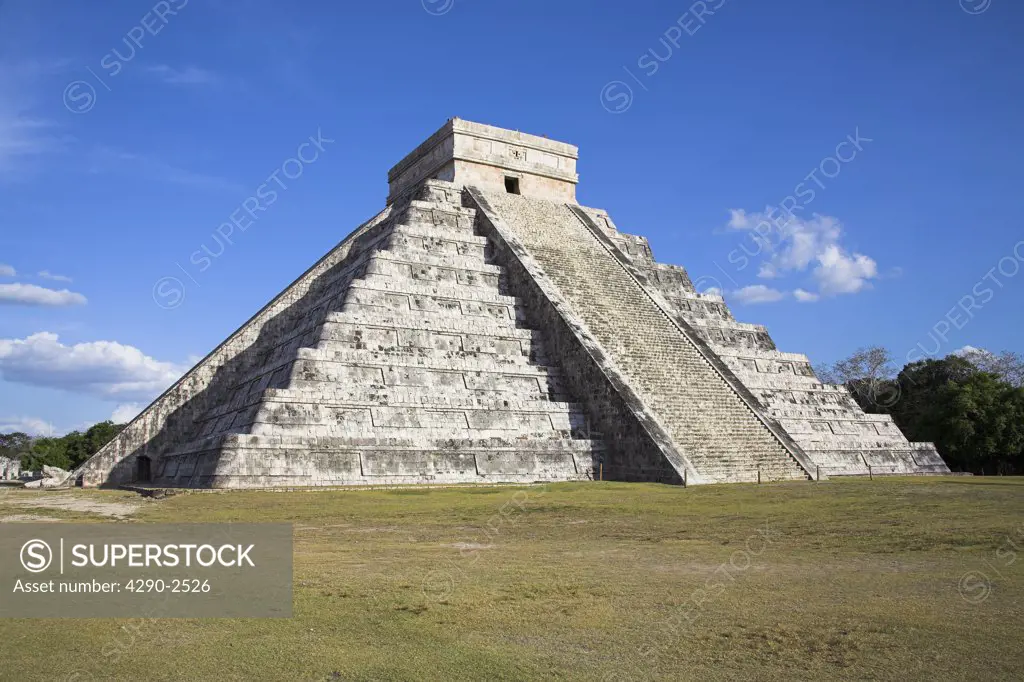 El Castillo, Pyramid of Kukulkan, Chichen Itza Archaeological Site, Chichen Itza, Yucatan State, Mexico