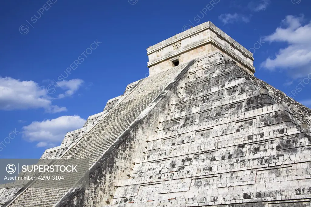 El Castillo, Pyramid of Kukulkan, Chichen Itza Archaeological Site, Chichen Itza, Yucatan State, Mexico