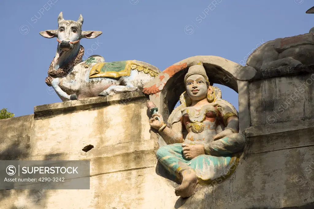 Carved Hindu deity, Meenakshi Temple, Madurai, Tamil Nadu, India