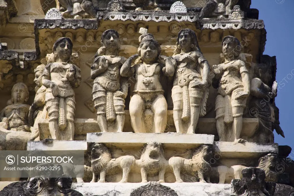 Carved statues on gopuram, Sree Padmanabhaswamy Temple, Trivandrum, Kerala, India
