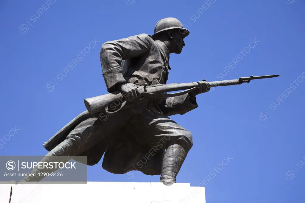 Statue to commemorate end of First World War, Piata Unirii, Unirii Square, Brasov, Transylvania, Romania