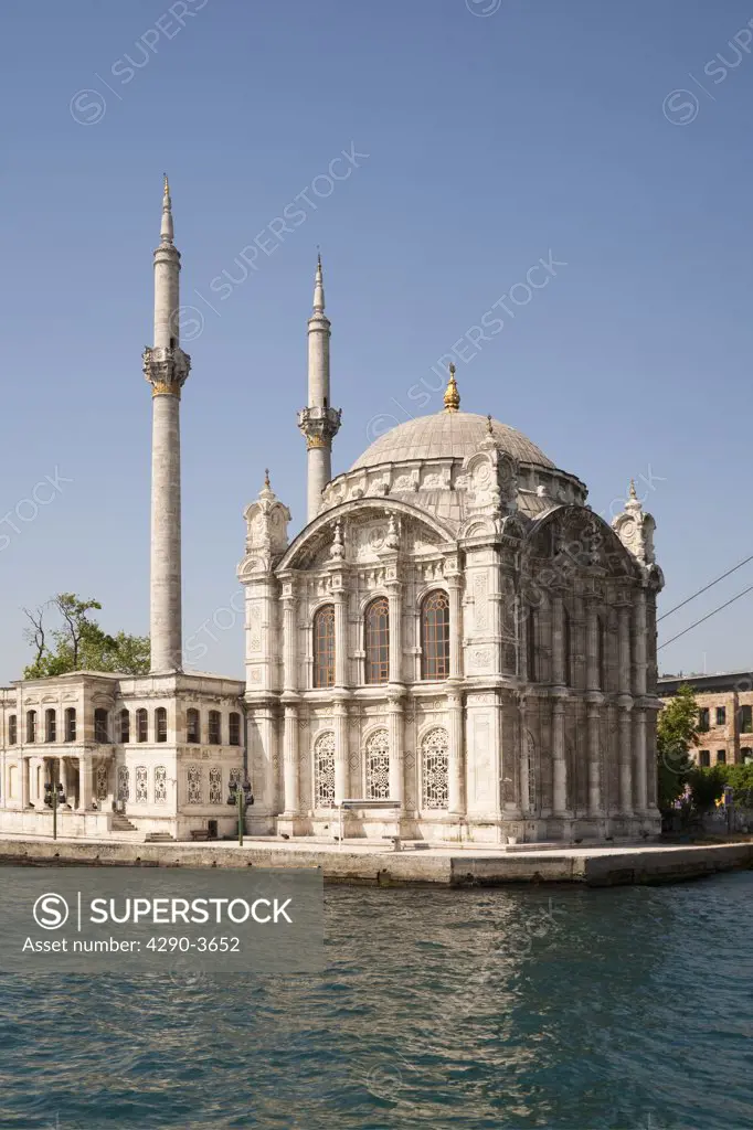 Ortakoy Mosque, beside the Bosphorus, Ortakoy, Istanbul, Turkey