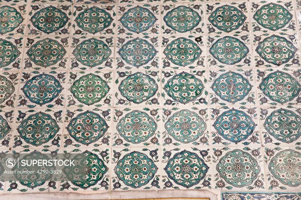 Ceramic tiled wall in The Harem, Topkapi Palace, also known as Topkapi Sarayi, Sultanahmet, Istanbul, Turkey