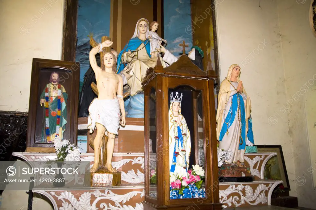 Religious statues inside Santa Cruz Cathedral, Fort Cochin, Cochin, Kerala, India