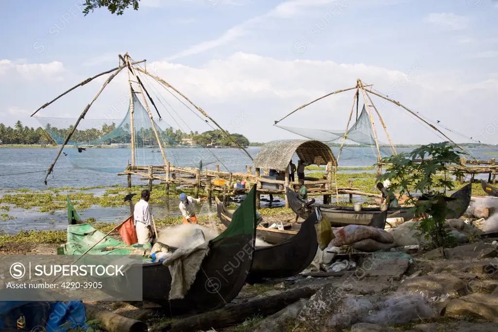Chinese fishing nets, boats and fishermen, Fort Cochin, Cochin, Kerala, India