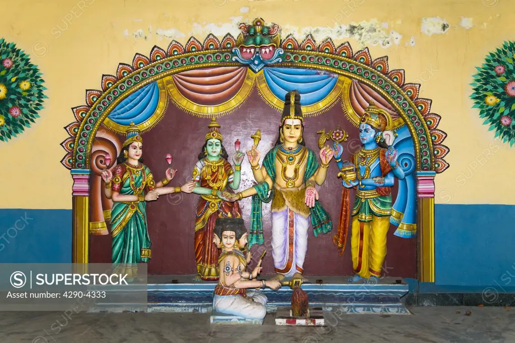 Colourful painted statues and wall, Vanni Vinayagar Temple, Sattur, Virudhunagar District, Tamil Nadu, India