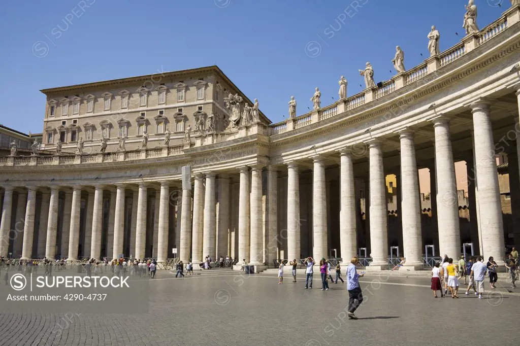 Tourists and colonnade, Saint Peters Square, Vatican City, Rome, Italy
