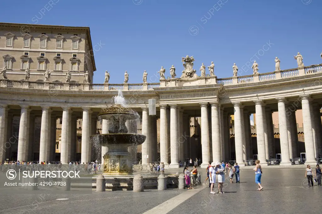 Tourists, fountain and colonnade, Saint Peters Square, Vatican City, Rome, Italy