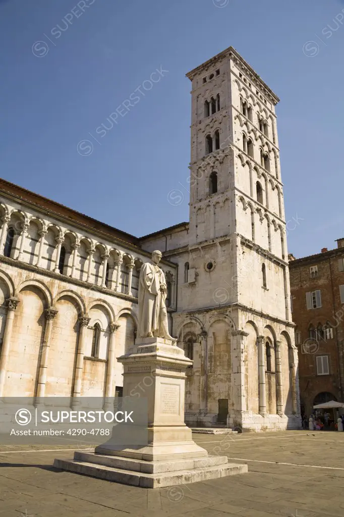 San Michele in Foro Church and Francesco Burlamacchi statue, Piazza San Michele, Lucca, Tuscany, Italy