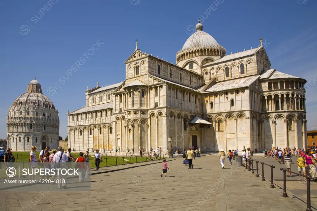 The cathedral and baptistry, Piazza del Duomo, Pisa, Tuscany, Italy