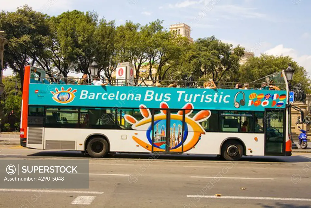 City sightseeing tour bus, Placa de Catalunya, Barcelona, Spain
