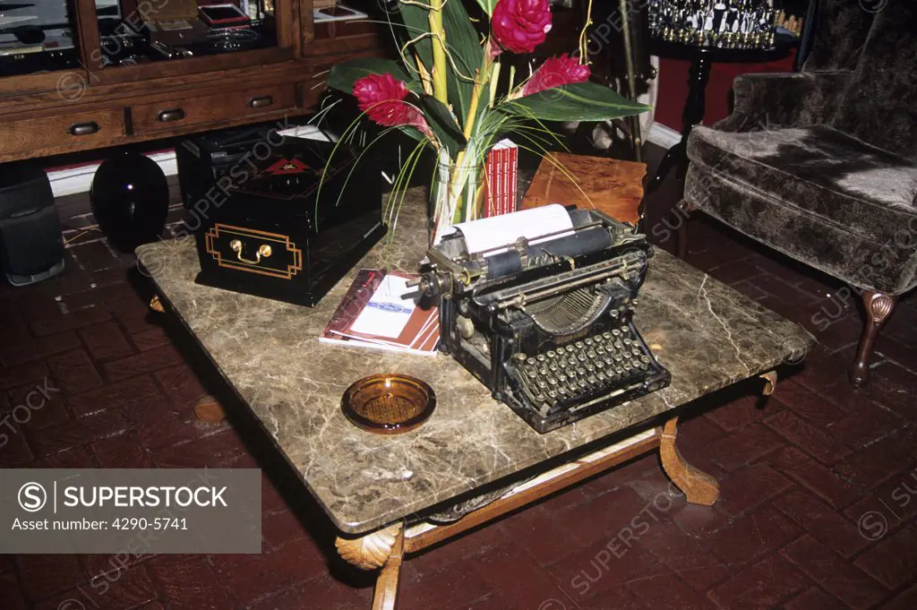 Antique typewriter on display in an antique shop, French Quarter, New Orleans, Louisiana, USA