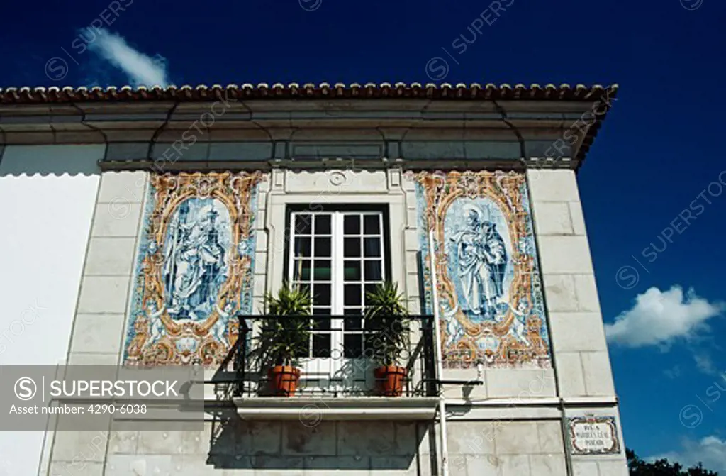 Window and tiled wall of ornate old town house, Rua Marques Leal Pancada, Cascais, near Lisbon, Portugal