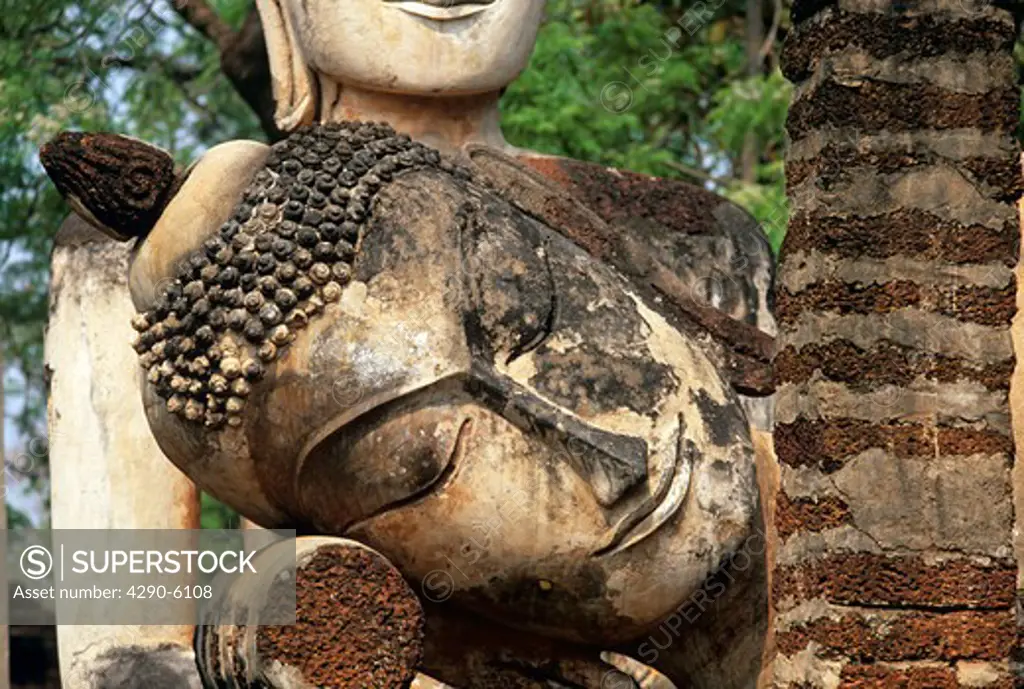 Statue in the Viharn, Wat Phra Kaeo, Kamphaeng Phet Historical Park, Kamphaeng Phet, Thailand