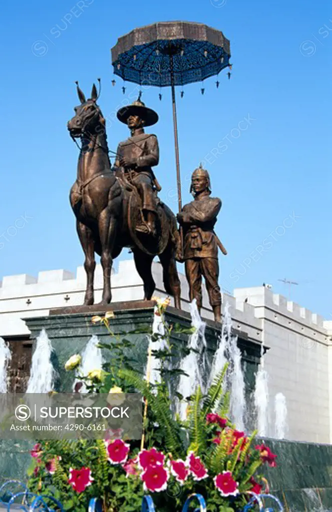 Statue of King Naresuan, Phitsanulok, Thailand