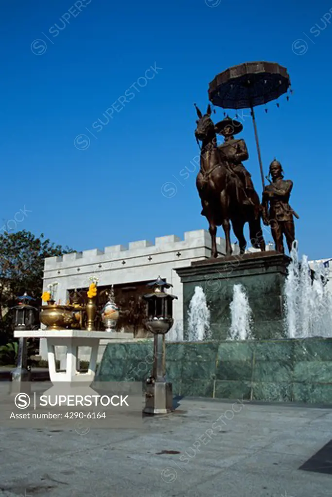 Statue of King Naresuan, Phitsanulok, Thailand