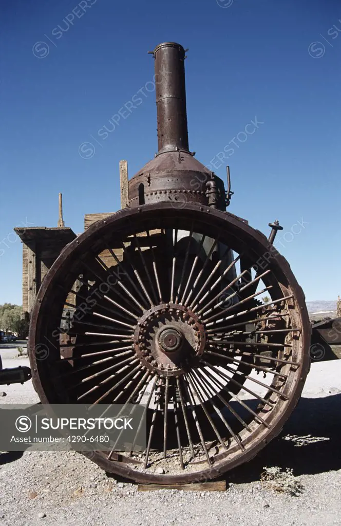 Rusty old mobile steam engine on carriage, Amargosa, Death Valley Junction, Inyo County, California, USA