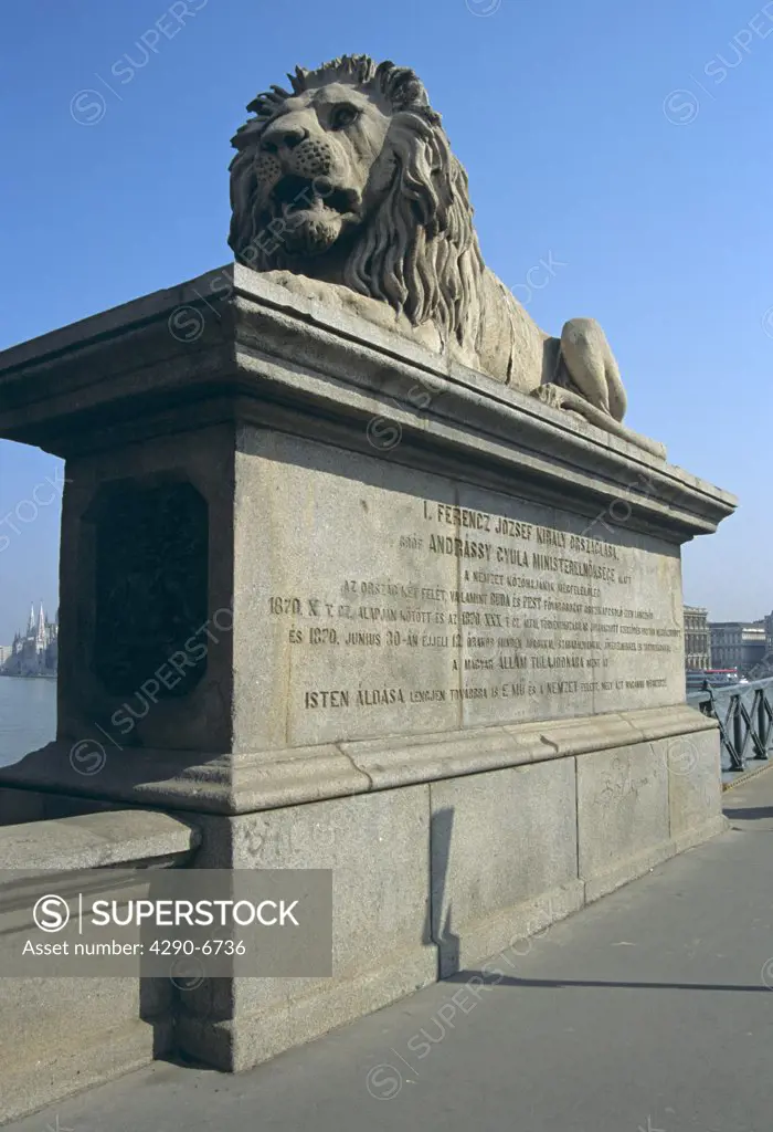 Lion statue on Chain Bridge, Szechenyi Lanchid, over the River Danube, Budapest, Hungary