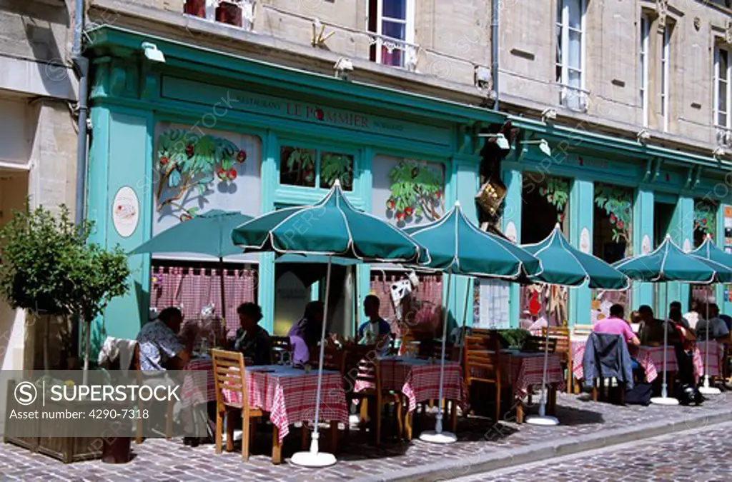 People dining outside Le Pommier Restaurant, Bayeux, Normandy, France