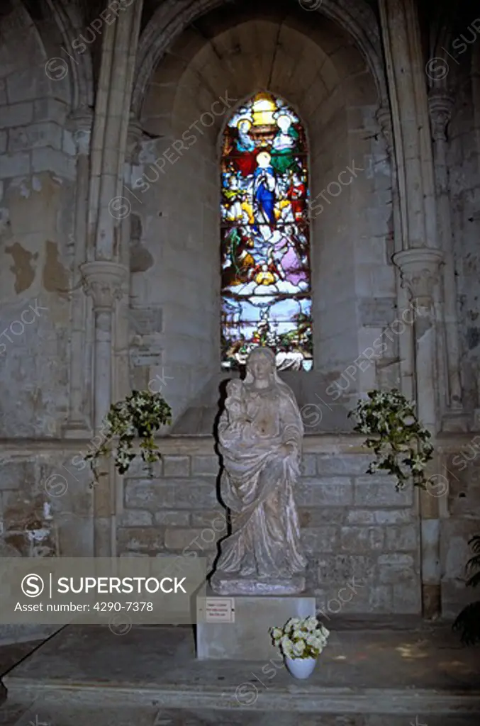 Stained glass window, statue of Mary and Jesus, Saint Sauveur Church, Petit Andely, Les Andelys, Normandy, France