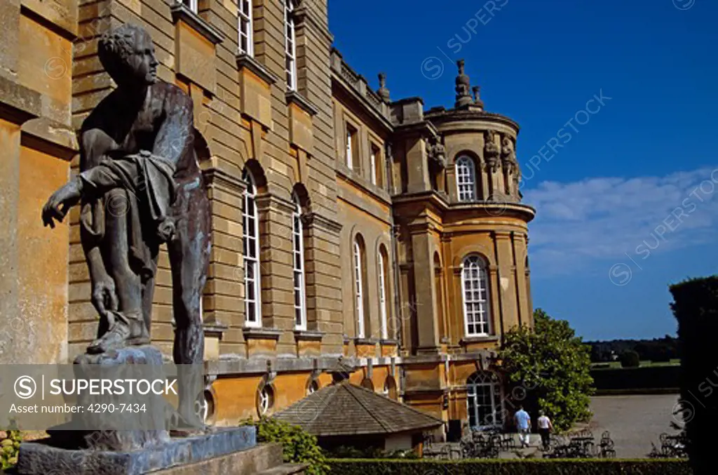 Blenheim Palace, Woodstock, near Oxford, Oxfordshire, England. Male statue in upper water terrace
