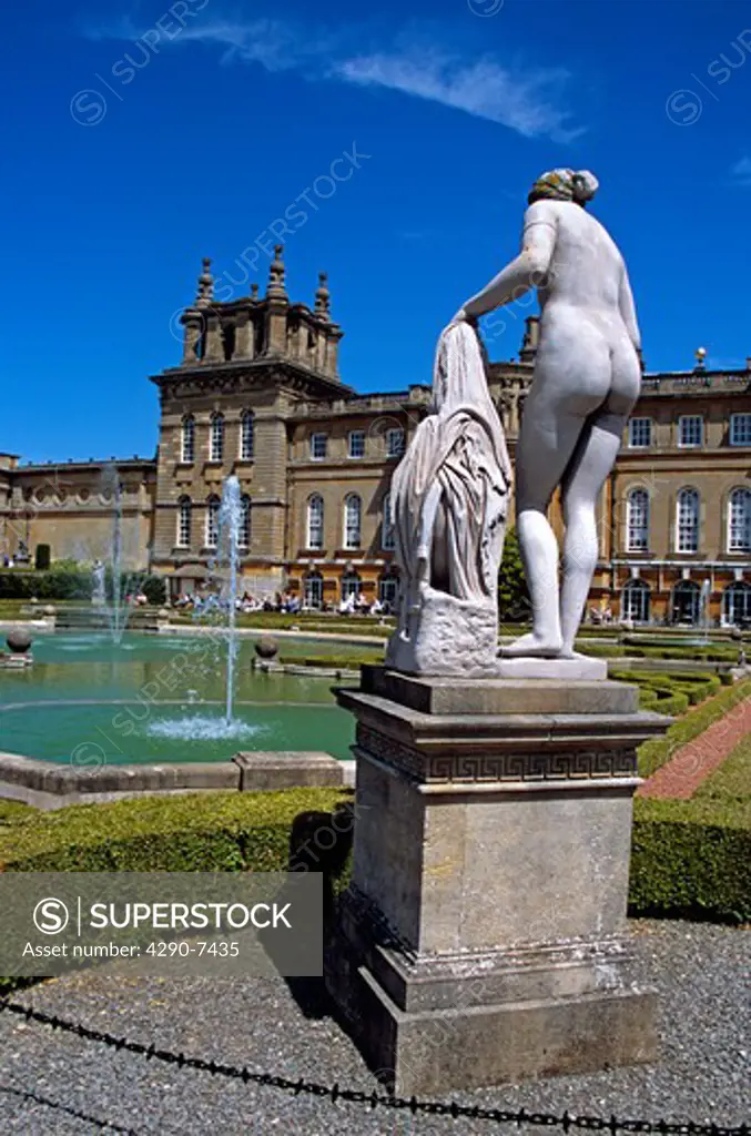 Blenheim Palace, Woodstock, near Oxford, Oxfordshire, England. Female nude statue in upper water terrace