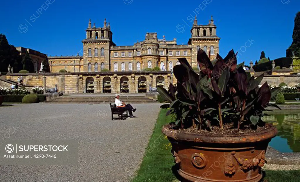 Blenheim Palace, Woodstock, near Oxford, Oxfordshire, England. Water fountains in wall, large plant pot, lower water terrace