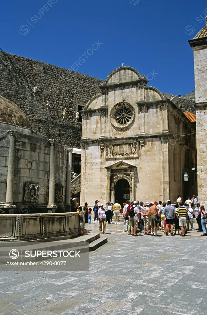 Saint Saviour's Church (Crkva Sveti Spas) and Onofrio's large fountain, Stradun, Dubrovnik, Dalmatian Coast, Croatia, Former Yugoslavia