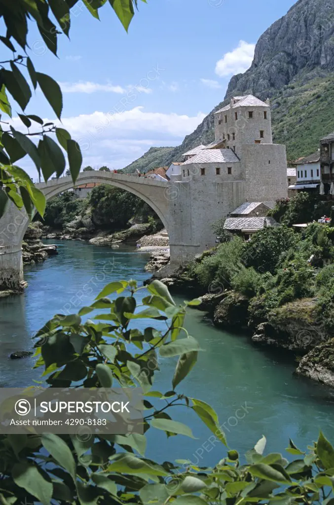 Stari Most, Old Bridge, following reconstruction, and the Neretva River, Mostar, Bosnia Herzegovina, Former Yugoslavia