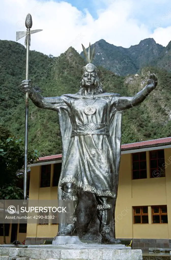 Monumento al Gran Pachacutec, Peruvian Inca leader, Fuente Inca, main Plaza, Aguas Calientes, Machu Picchu, Peru