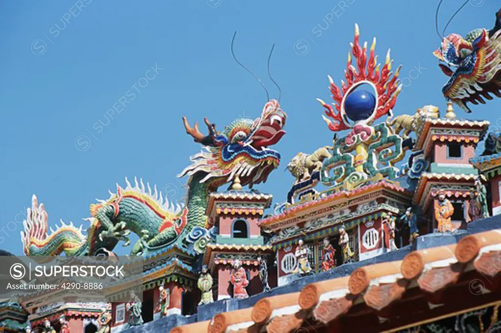 Colourful dragon and figures on roof, Pak Tai Temple, Cheung Chau Island, Hong Kong, China