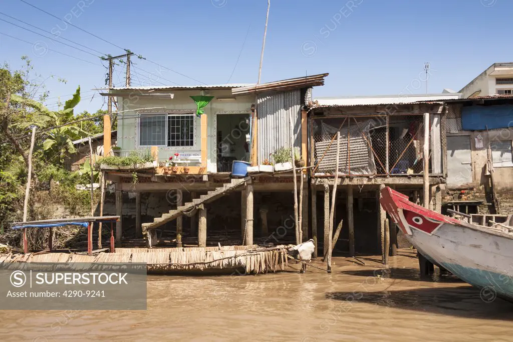 Vietnam, Mekong River Delta, near Cai Be and Vinh Long, riverside homes supported by stilts