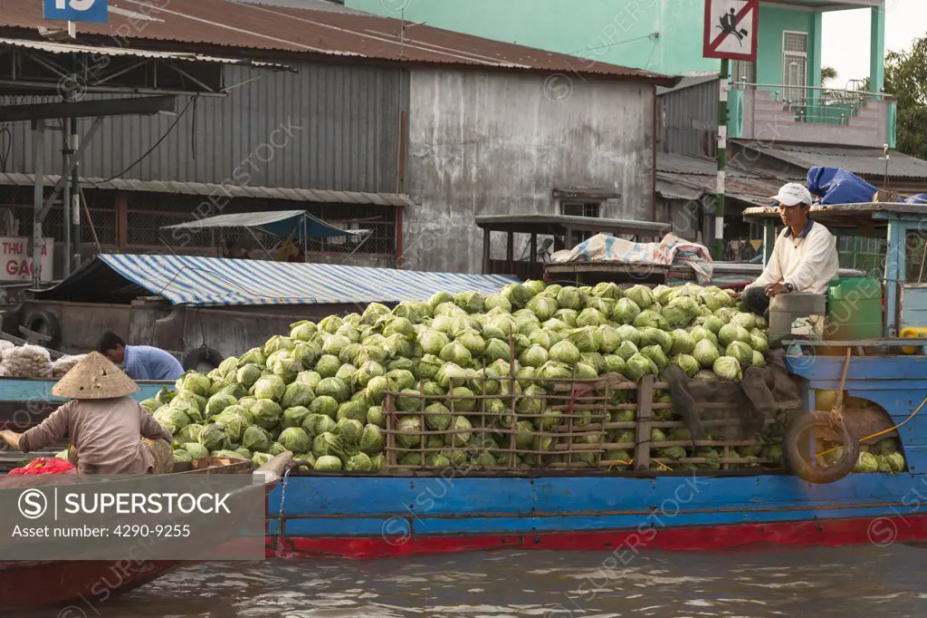 Vietnam, Mekong River Delta, Cai Rang, near Can Tho, man selling vegetables from boat in floating market